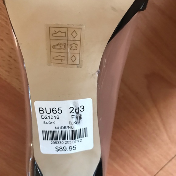 Women’s pumps Le chateau - Picture 2 of 2